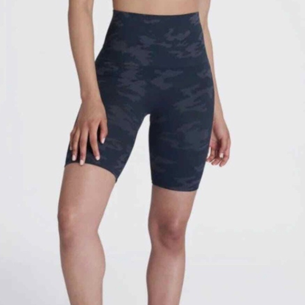 SPANX Black Camo Bike Shorts Large